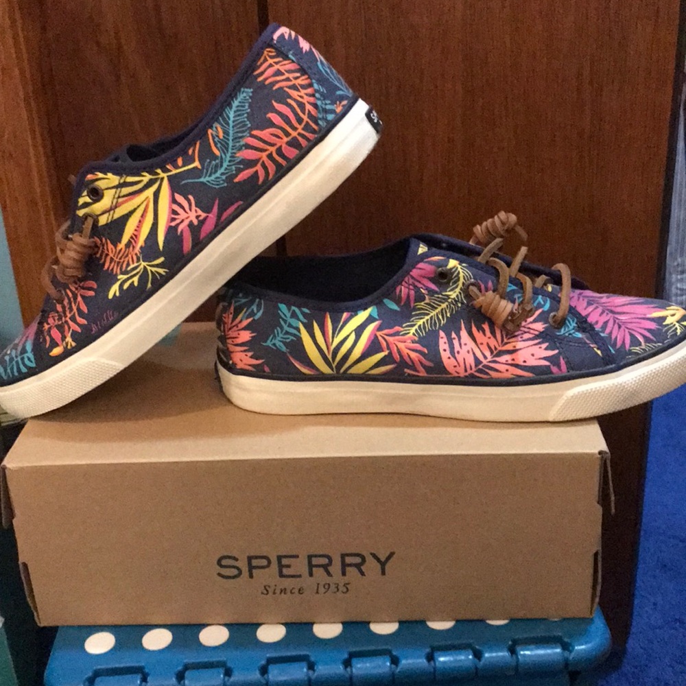 EUC Sperry Sneakers !
